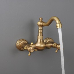 Traditioneller Küchenhahn...